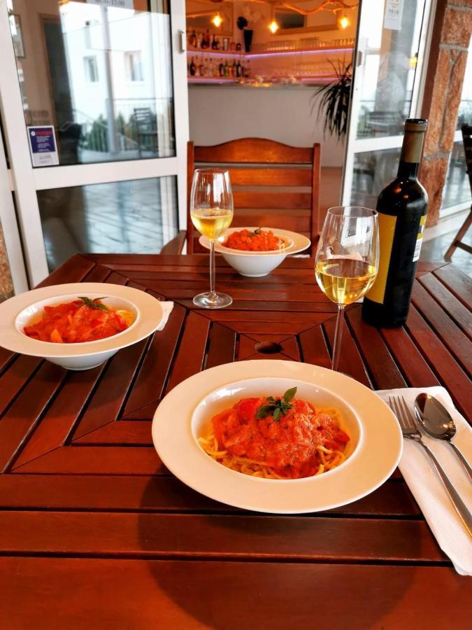 Acomodação com café da manhã  Villa Veli Nova Zavala