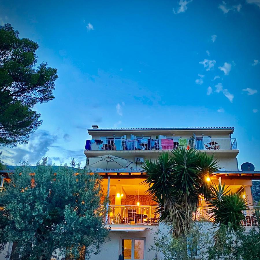 Villa Veli Nova Bed & Breakfast
